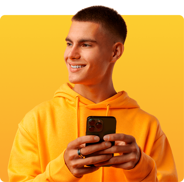 Cliente Apus Digital com o app no celular
